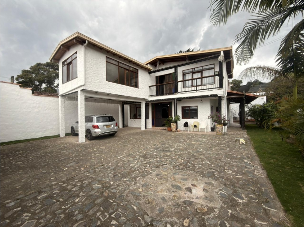 CASA EN VENTA EN LA CEJA - SALIDA HACIA EL RETIRO