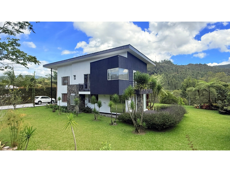 CASA CAMPESTRE EN VENTA VÍA LLANOGRANDE - EL RETIRO - PARCELACIÓN