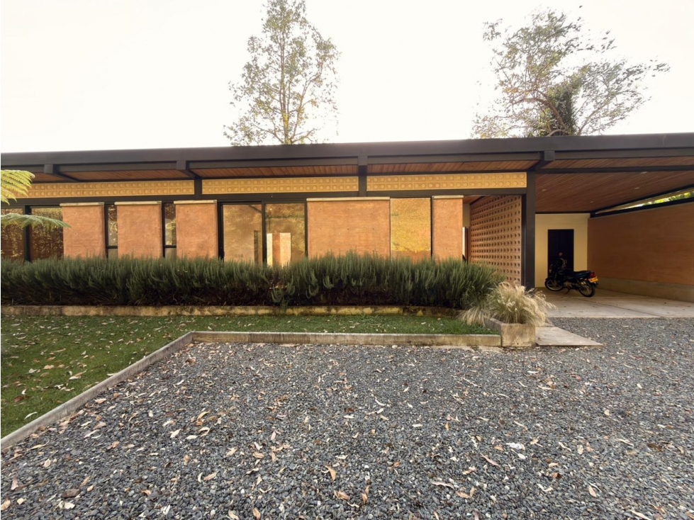 CASA CAMPESTRE EN VENTA EN EL CARMEN DE VIBORAL - UNIDAD CERRADA