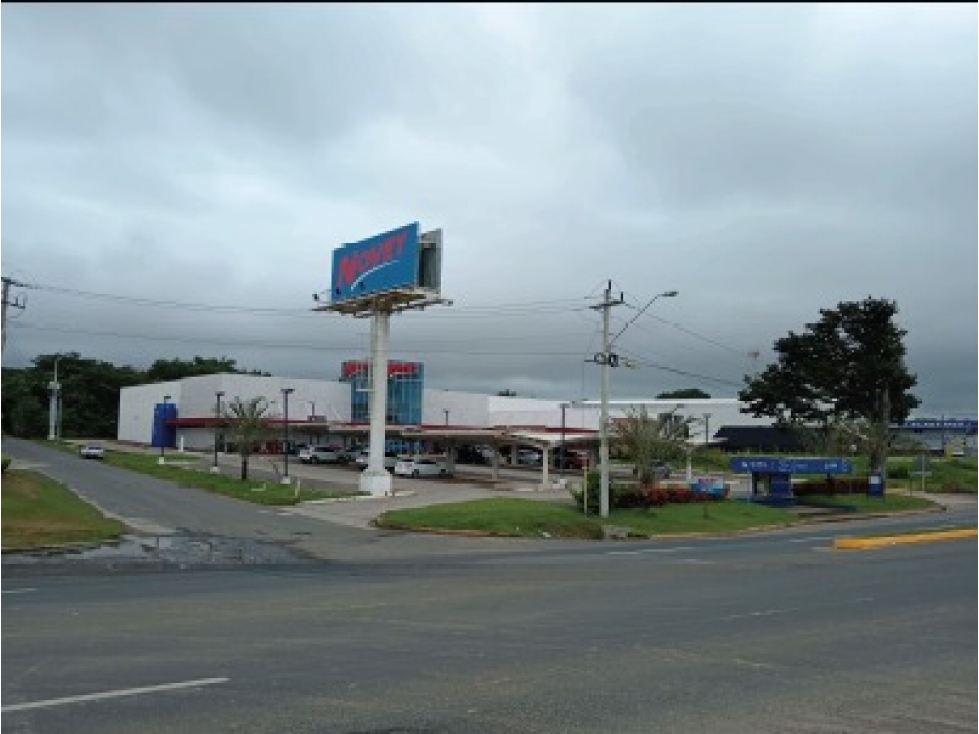 Venta de Terreno Comercial frente a Novey, Chitré, Vía Principal - 1