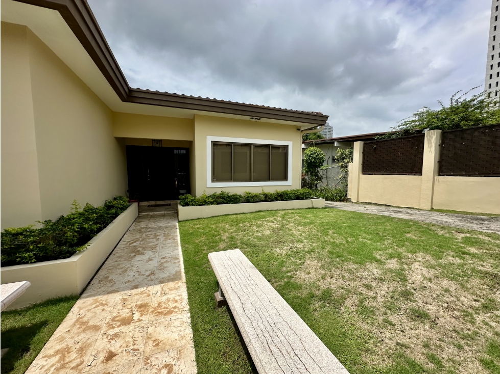 Venta de casa unifamiliar con patio en El Carmen, Herbruger - 2