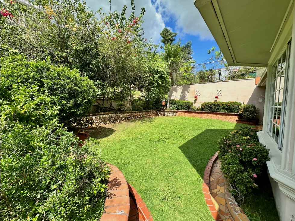 Venta de casa con patio en Altos de Panama — foto 3