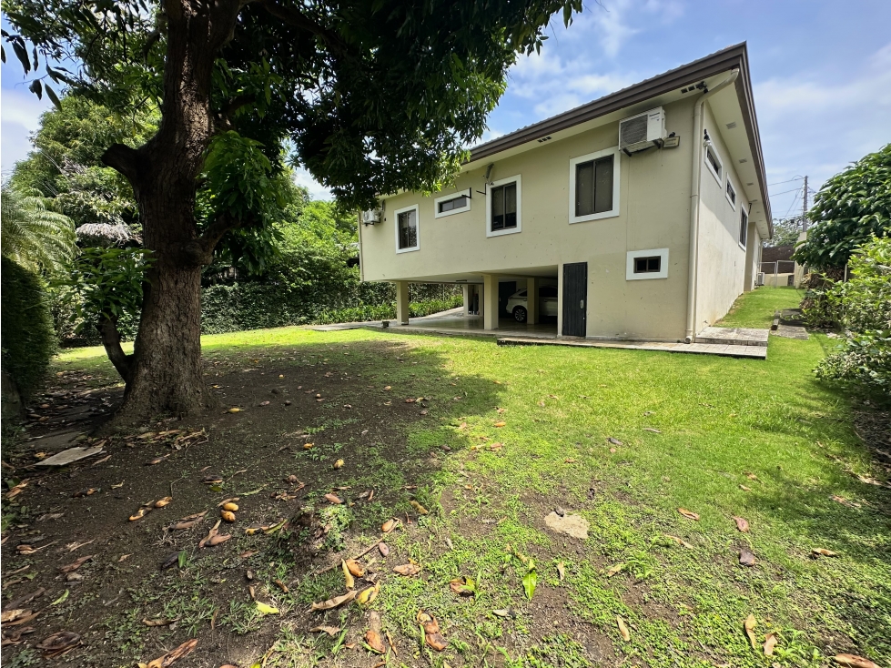 Venta de casa unifamiliar con patio en El Carmen, Herbruger - 1