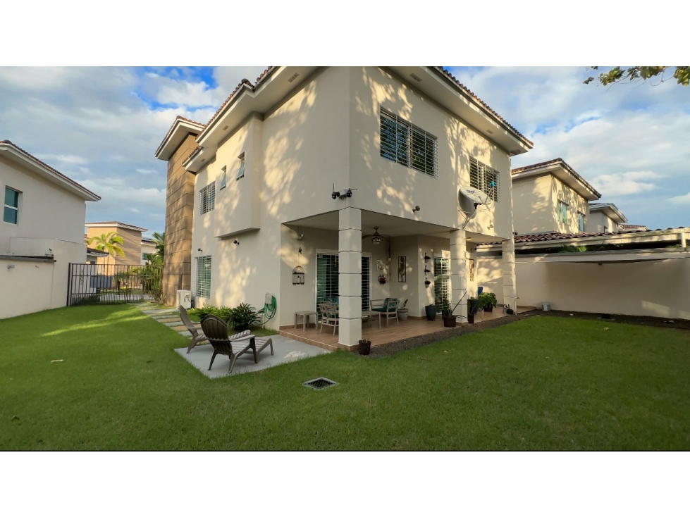 Se vende casa en Dorado Village, Condado del Rey