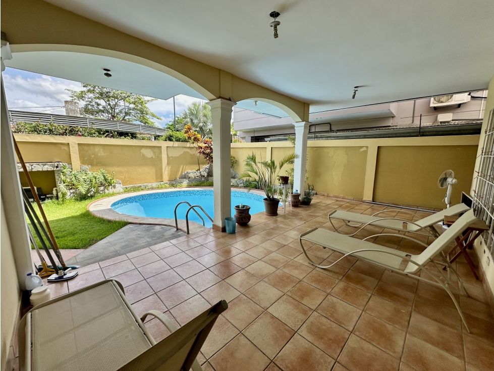 Se vende casa en Altos de Panama con piscina y patio — foto 2