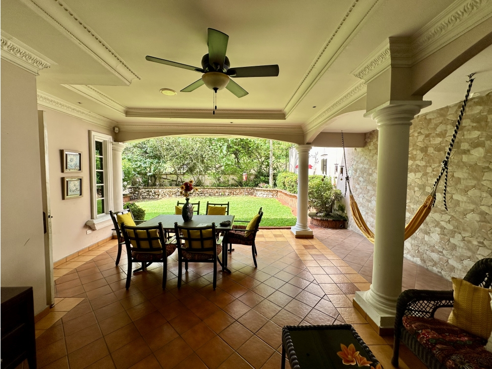 Venta de casa con patio en Altos de Panama — foto 5