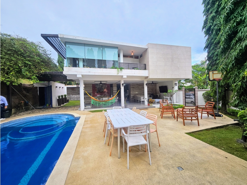 Se vende casa en Fuente del Fresno, Altos de Panamá