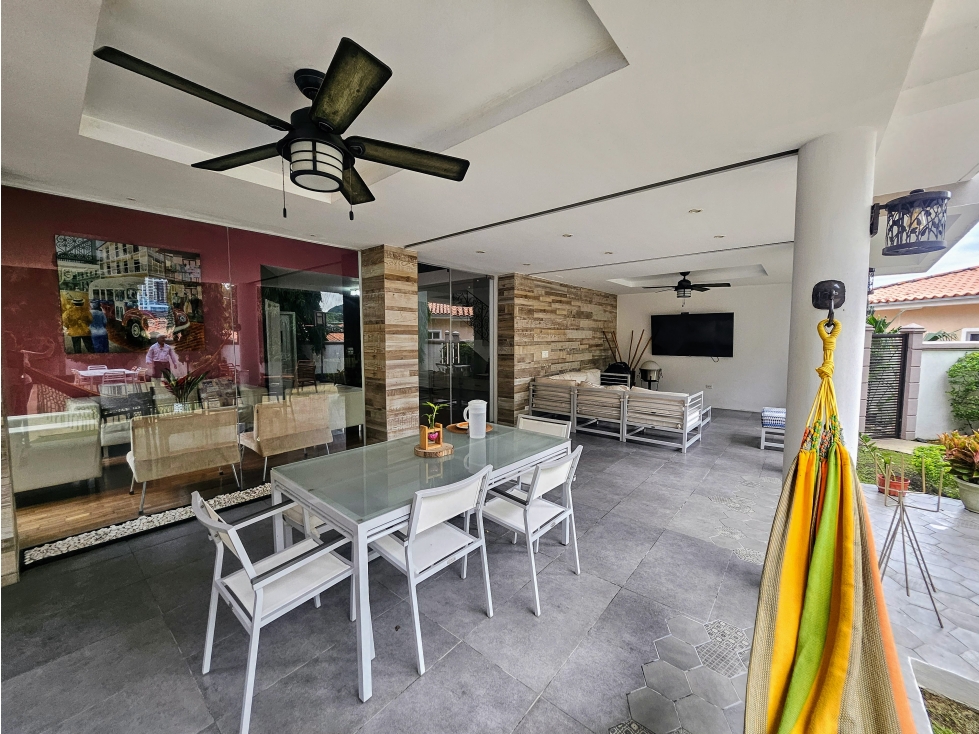 Se vende casa en Fuente del Fresno, Altos de Panamá — foto 3
