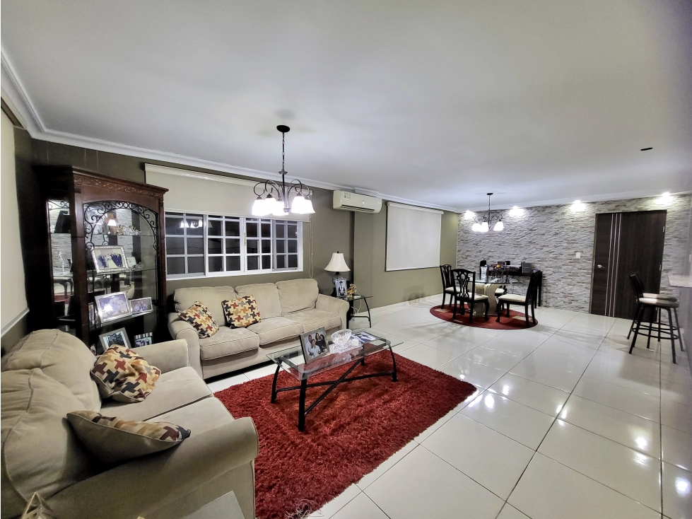 Se vende casa en Condado del Rey, Residencial el Country