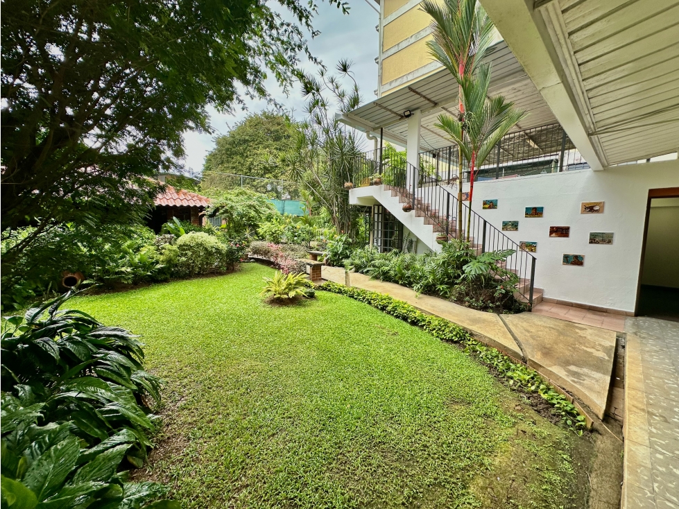 Se vende casa en El Carmen, con local incluido - 1