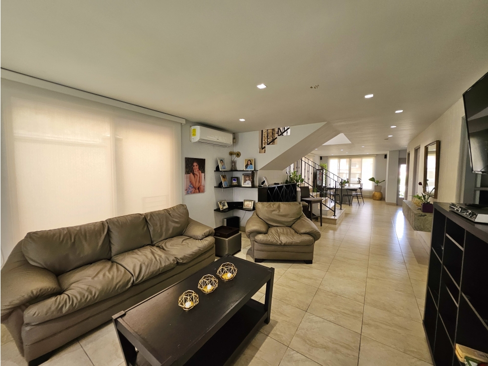 Se vende y alquila casa en Paseo Dorado, Condado del Rey
