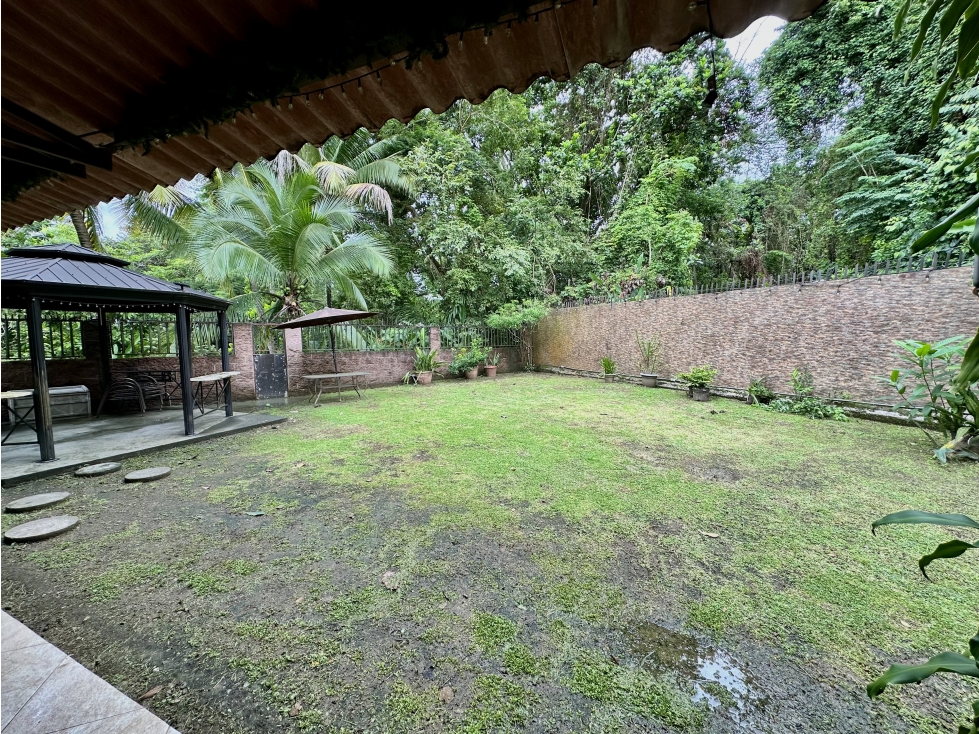 Se vende casa con patio en Condado del Rey - 3