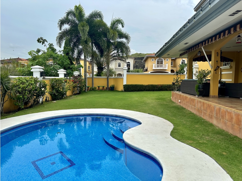 Se vende casa en Rainforest, Las Huacas