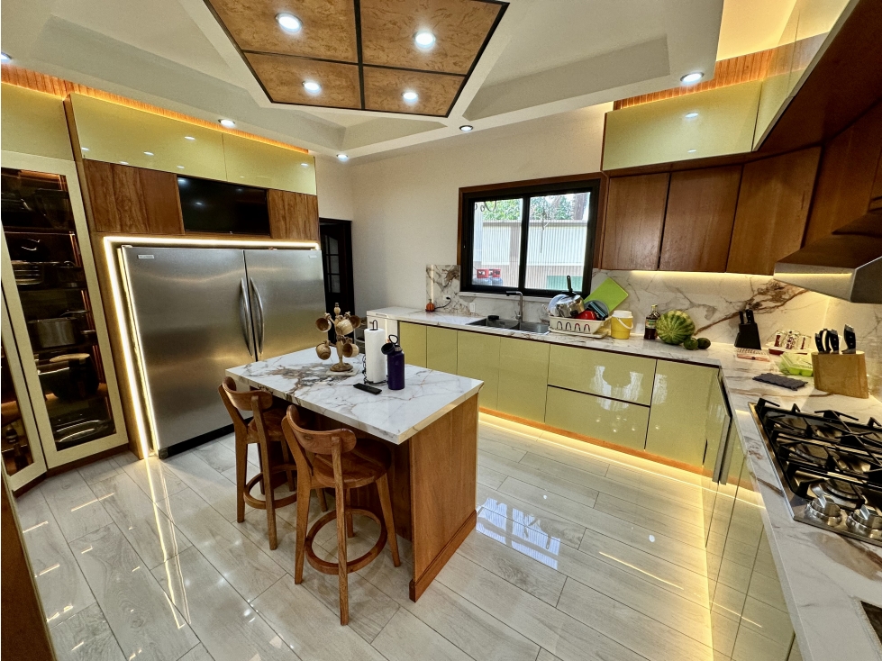 Se vende casa de 3 niveles en Altos de Panama — foto 2