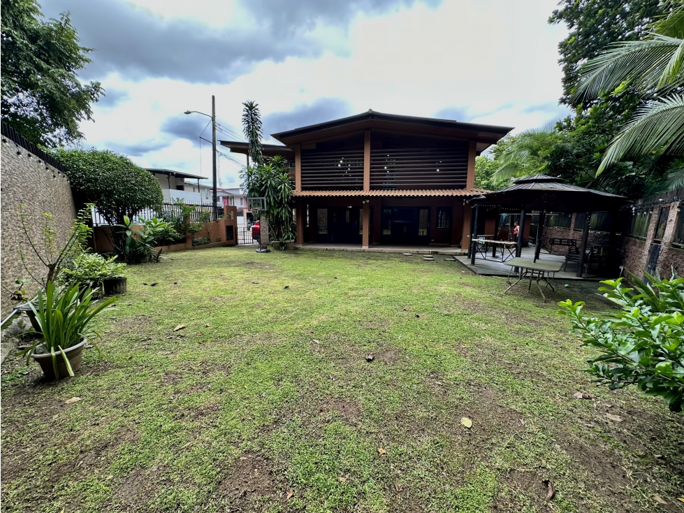 Se vende casa con patio en Condado del Rey - 5