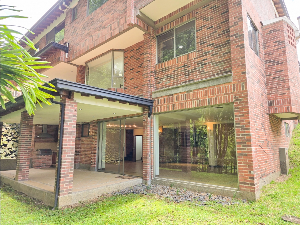 CASA EN EL POBLADO - UBICACIÓN EXCLUSIVA