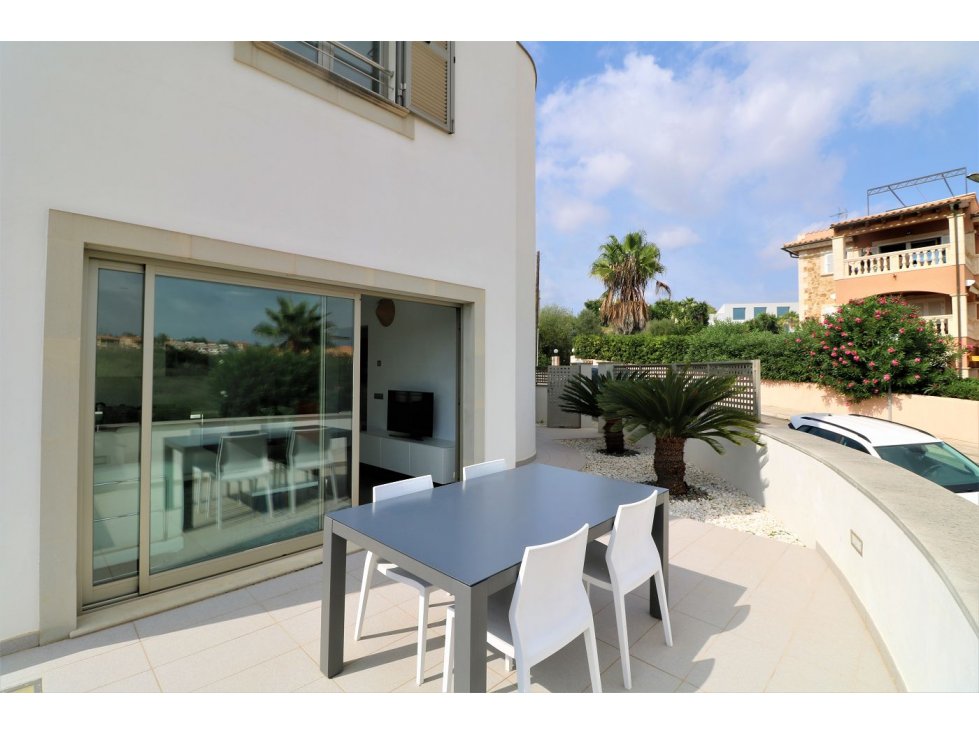 Chalet moderno en Cala Mandía con Garaje