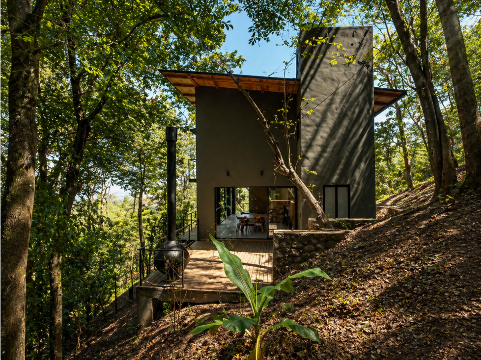 Casa Nueva en el pueblo de Valle de Bravo Cañada Chichipicas