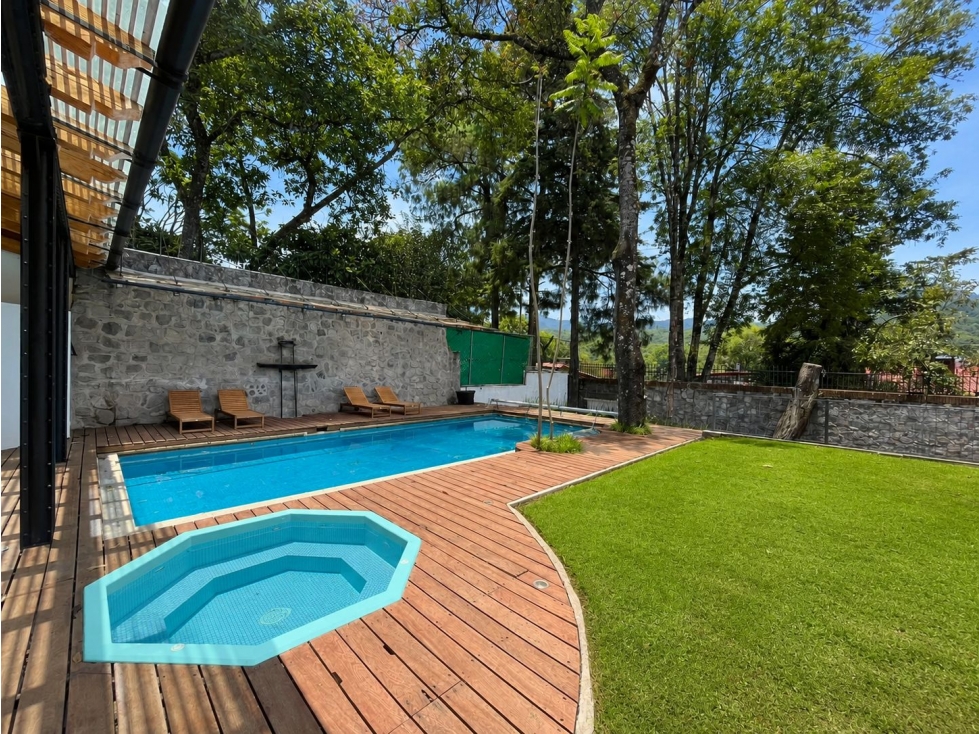 Casa en renta, dentro de club de golf Avàndaro.