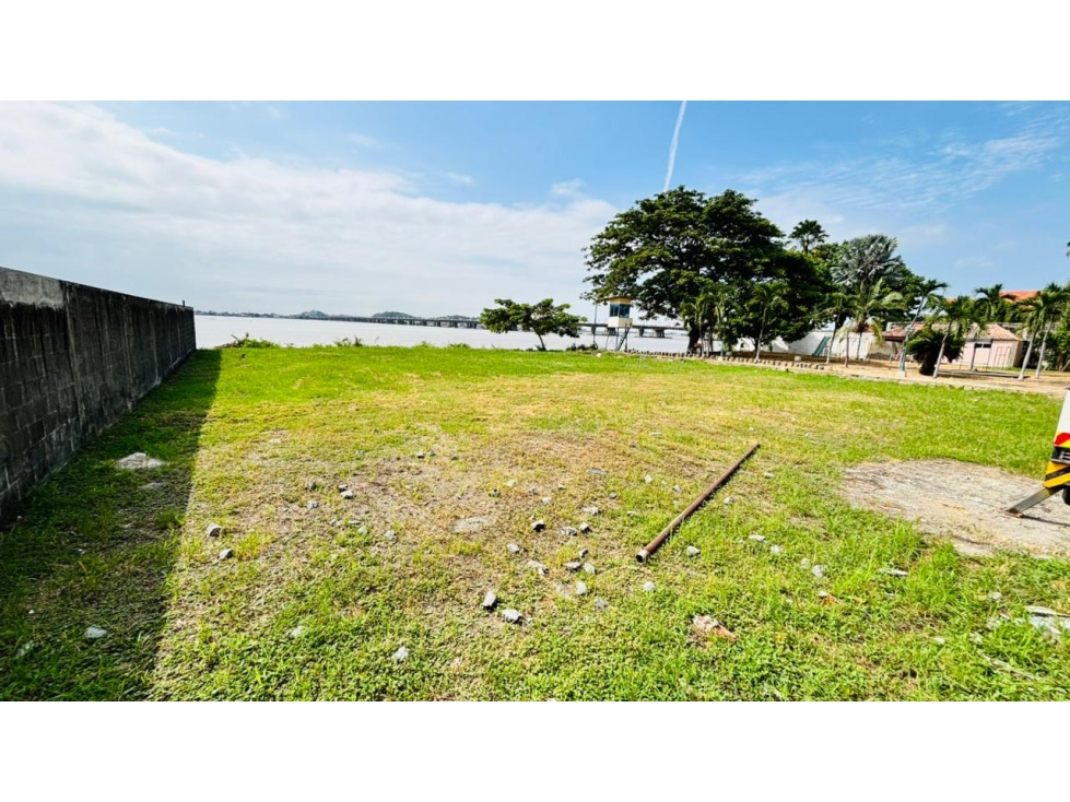 Aquamarina Terreno esquinero en Venta - 2