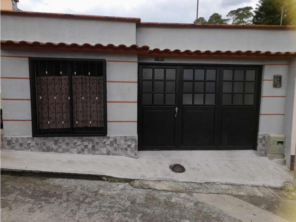 VENDO CASA EN SANTA ROSA