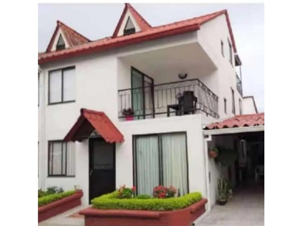 VENDO VIVIENDA EN AVENIDA SUR