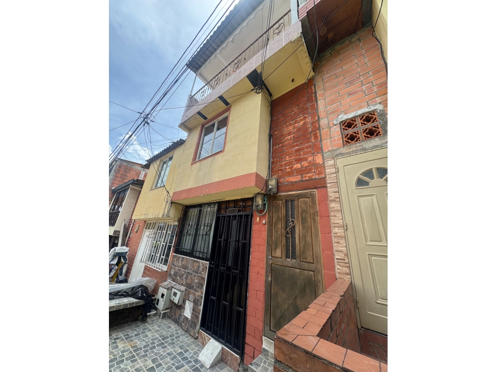 VENDO CASA EN PEREIRA