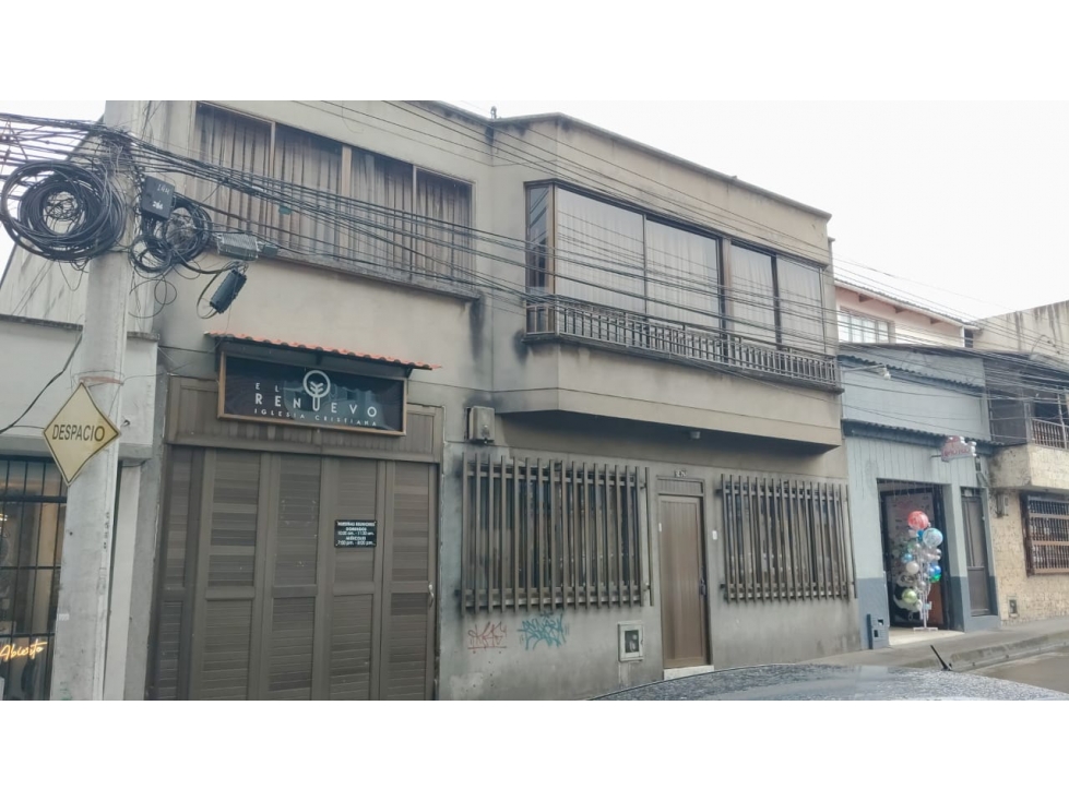 VENDO CASA EN SANTA ROSA EN EL CENTRO