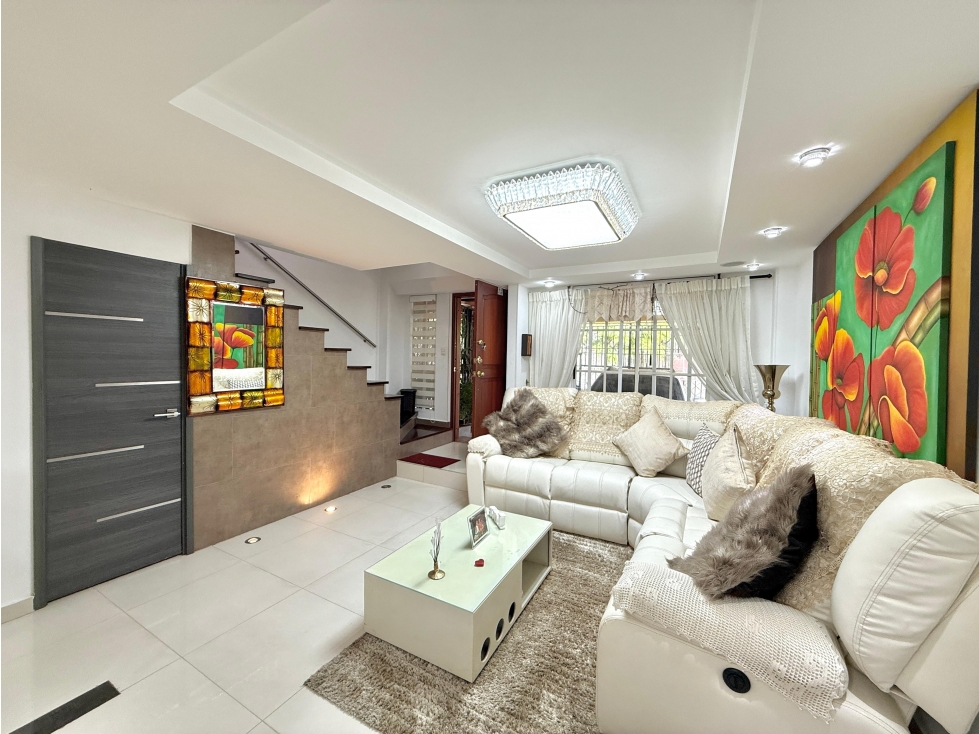 CASA PEREIRA-CERRITOS/URBANIZACION LA COLONIA PINAREX