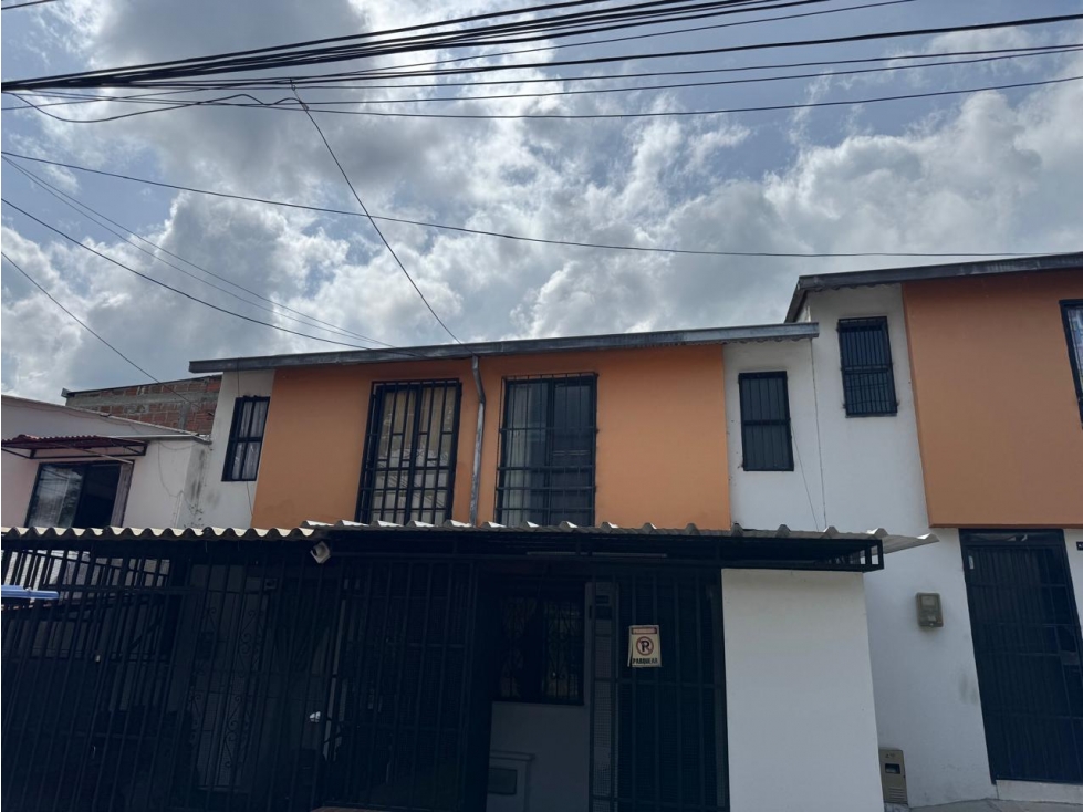VENDO CASA EN PEREIRA
