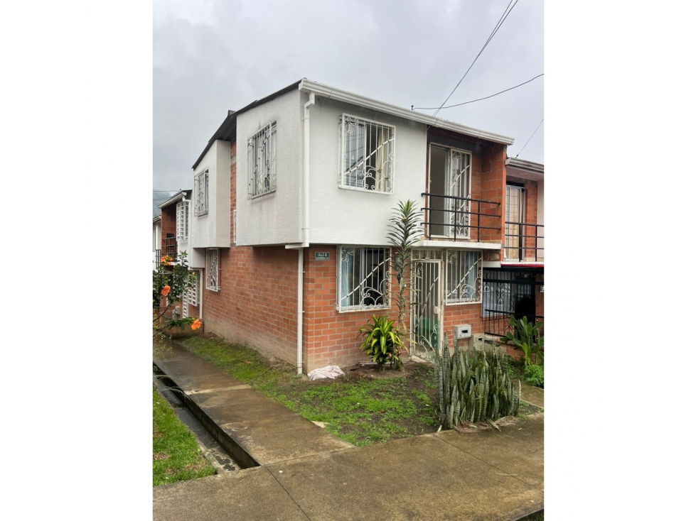 VENDO CASA EN PEREIRA