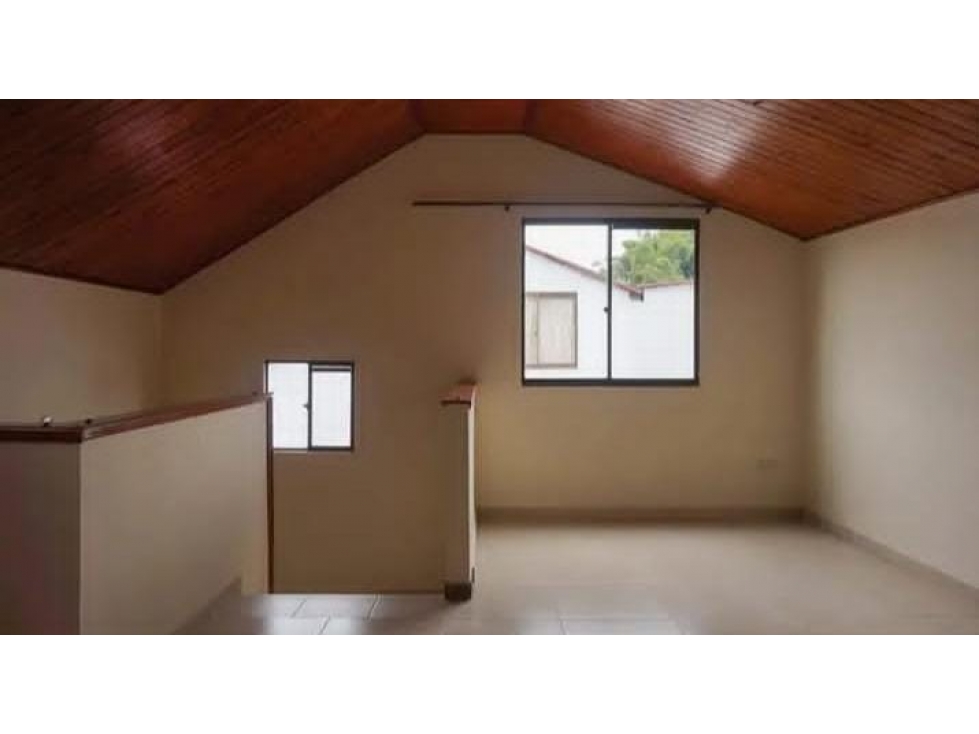 VENDO VIVIENDA EN AVENIDA SUR — foto 3