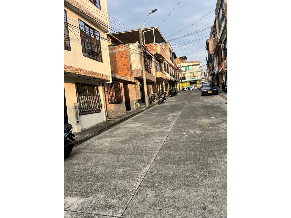 VENDO CASA EN PEREIRA- SAMARIA