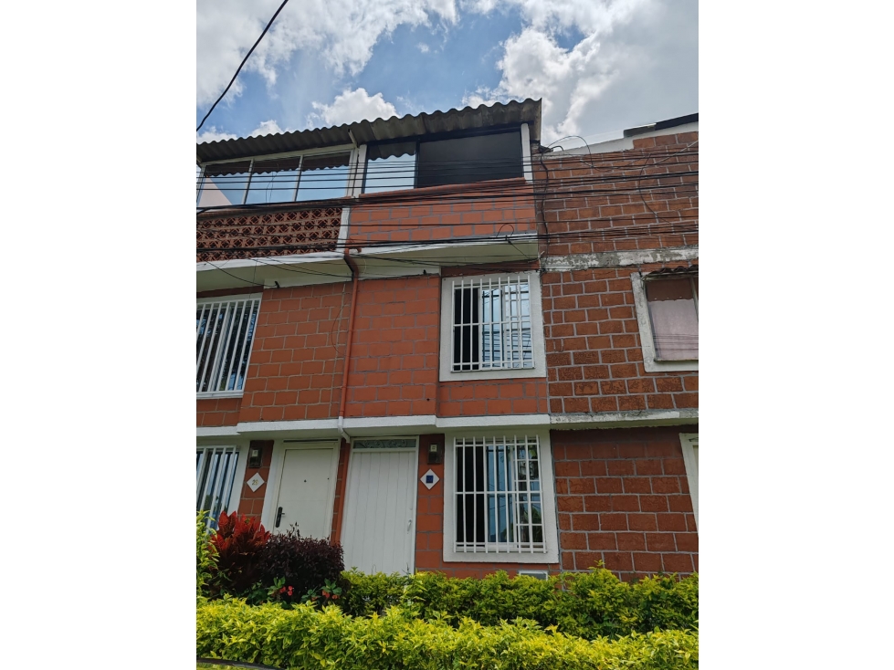 VENDO CASA EN DOSQUEBRADAS