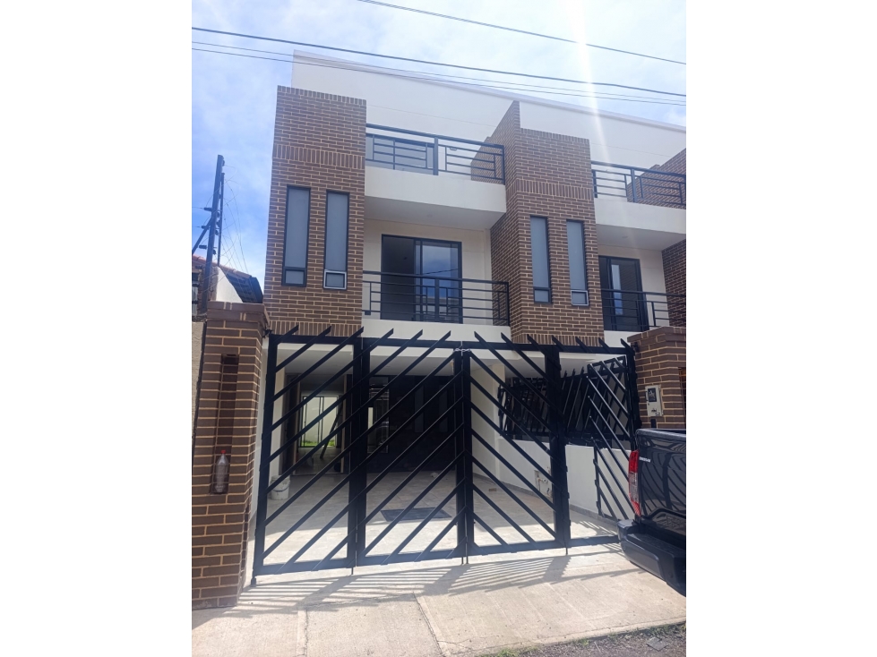 HERMOSA CASA EN VENTA EN EL CENTRO DE COTA