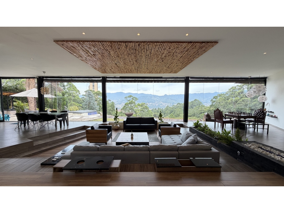 Luxury Estate with 4,000 m² of Land | 3 Bedrooms