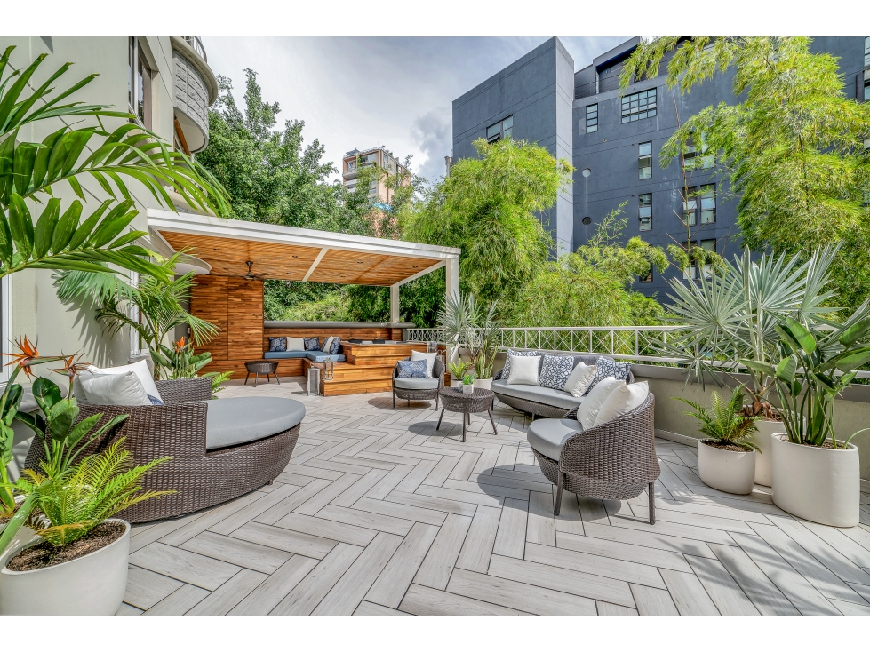 Apartamento con terraza única, jacuzzi privado, reformado y amoblado