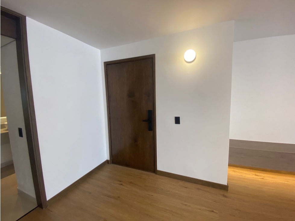 Increible apartamento remodelado en venta, ubicado en milla de oro — foto 5