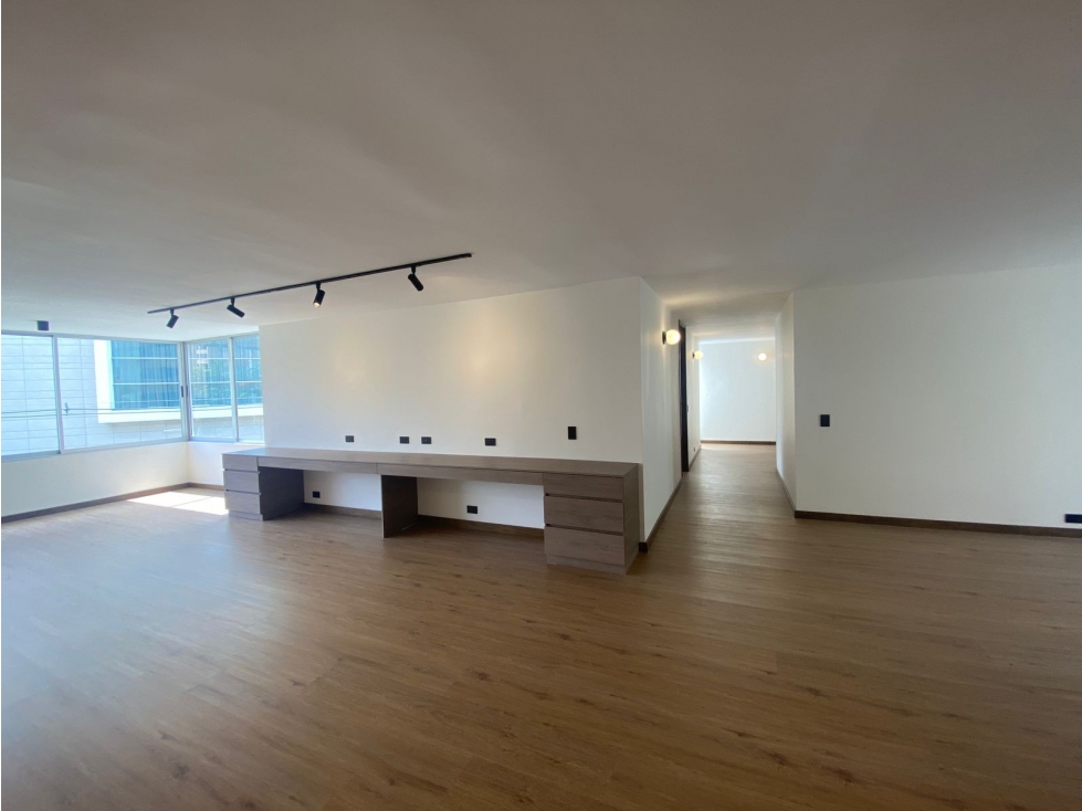 Increible apartamento remodelado en venta, ubicado en milla de oro