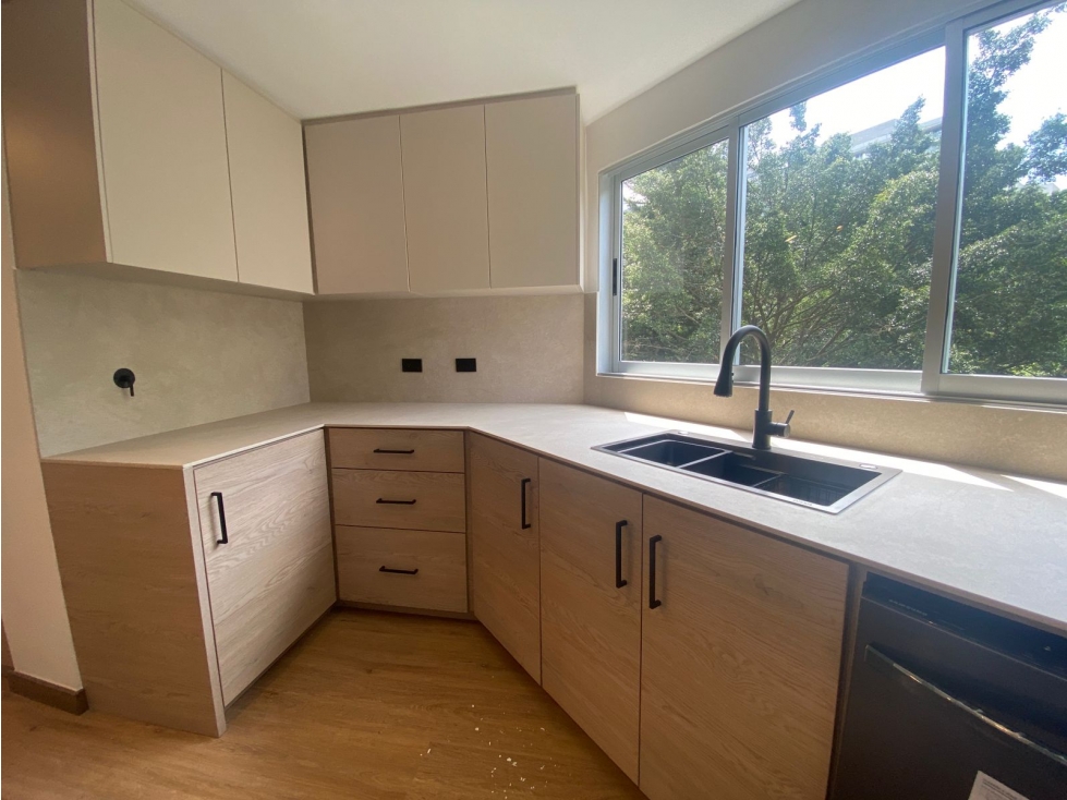 Increible apartamento remodelado en venta, ubicado en milla de oro — foto 4