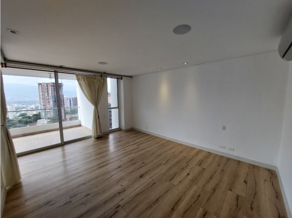 APARTAMENTO PARA ALQUILER EN EL POBLADO — foto 3
