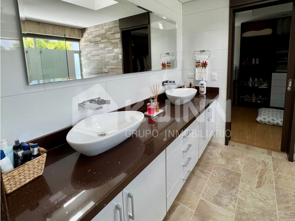 EN VENTA HERMOSA CASA CAMPESTRE EN RIONEGRO