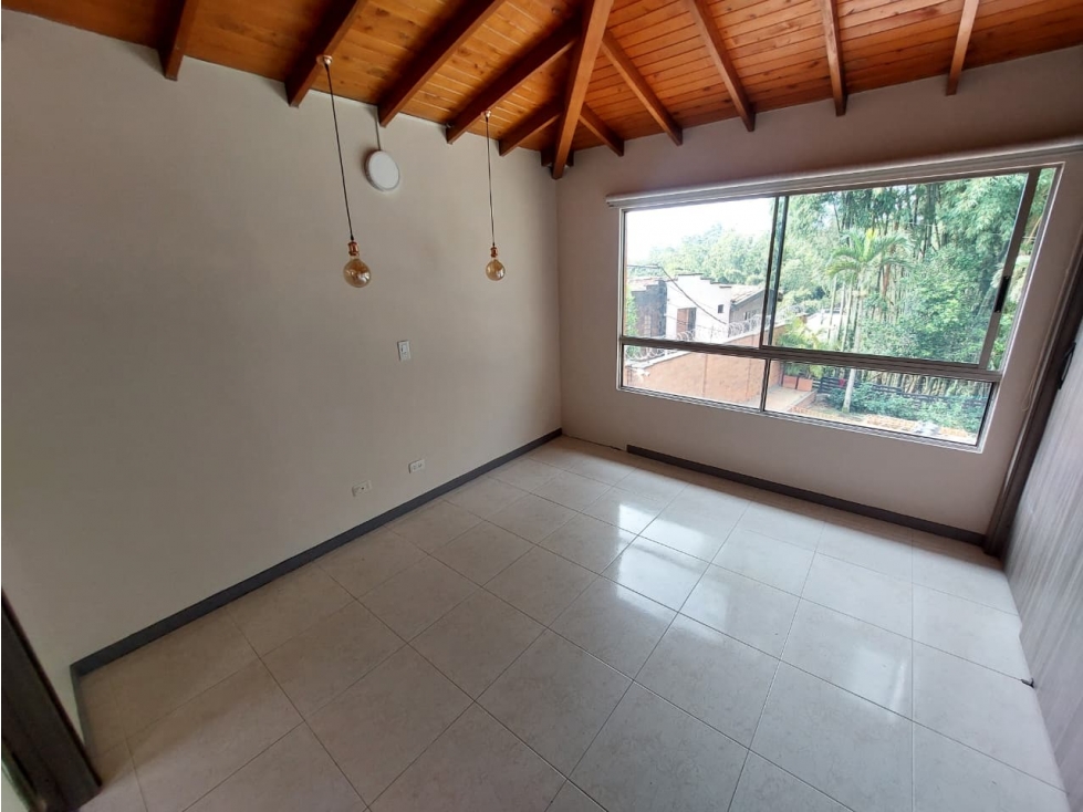 EXCLUSIVA CASA EN ENVIGADO DE 250 m² EN VENTA Y ARRIENDO — foto 2
