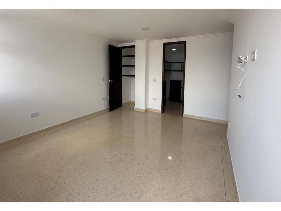 APARTAMENTO EN VENTA EN SABANETA CON HERMOSA VISTA — foto 3