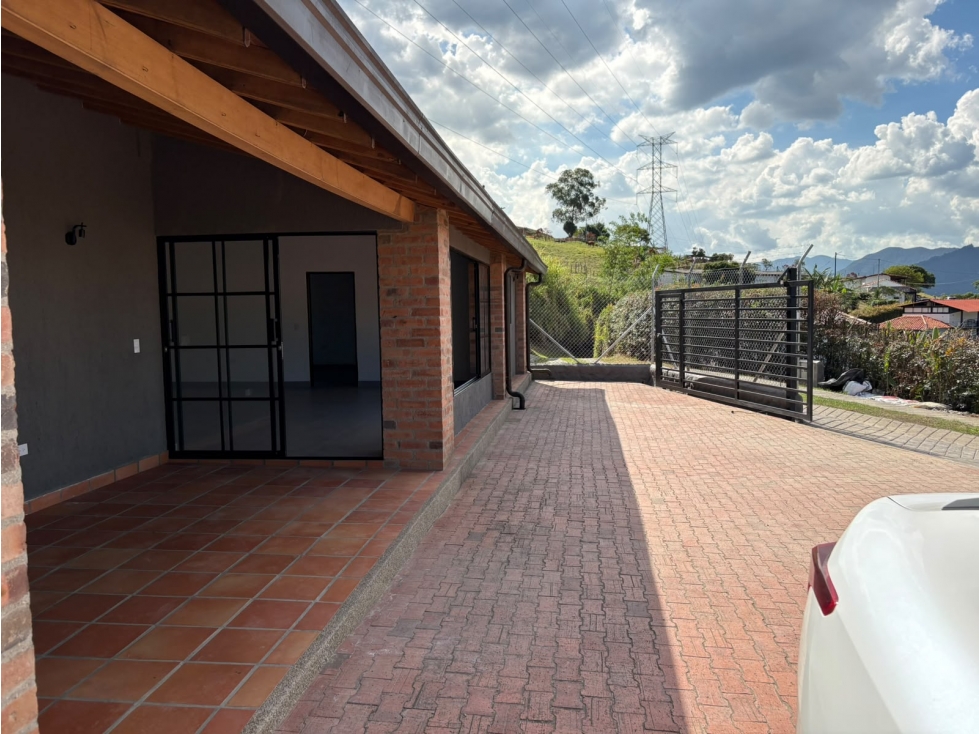 Casa en renta de 220 mt parcelación en envigado — foto 2