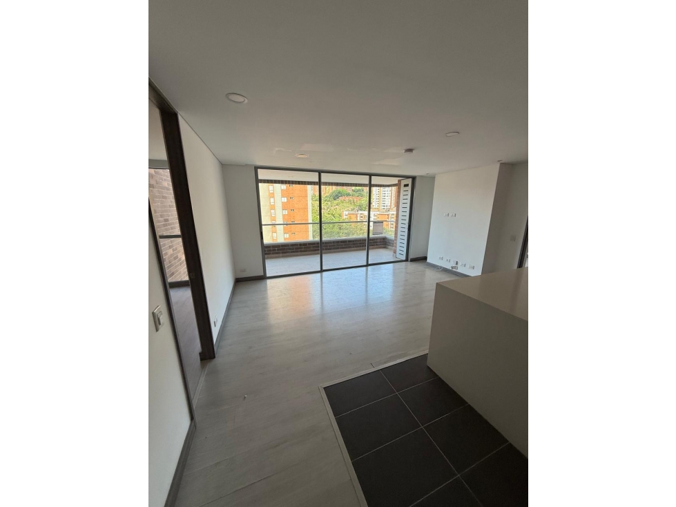 Apartamento en renta sector envigado loma de las brujas — foto 2