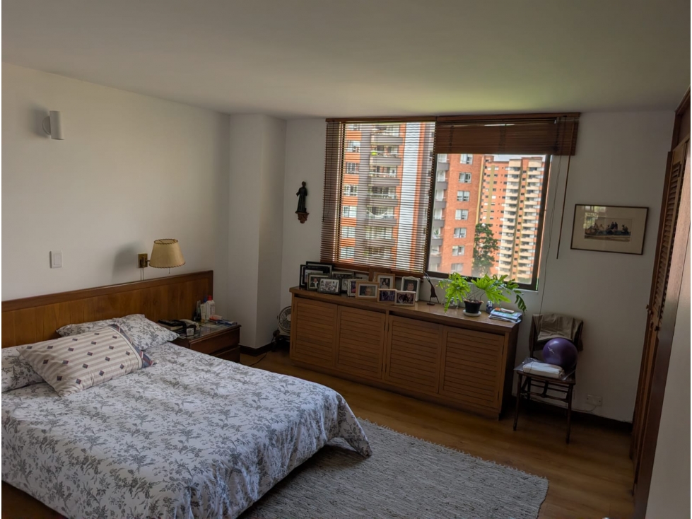 AMPLIO APARTAMENTO CON BALCON Y EXCELENTE VISTA -POBLADO — foto 5