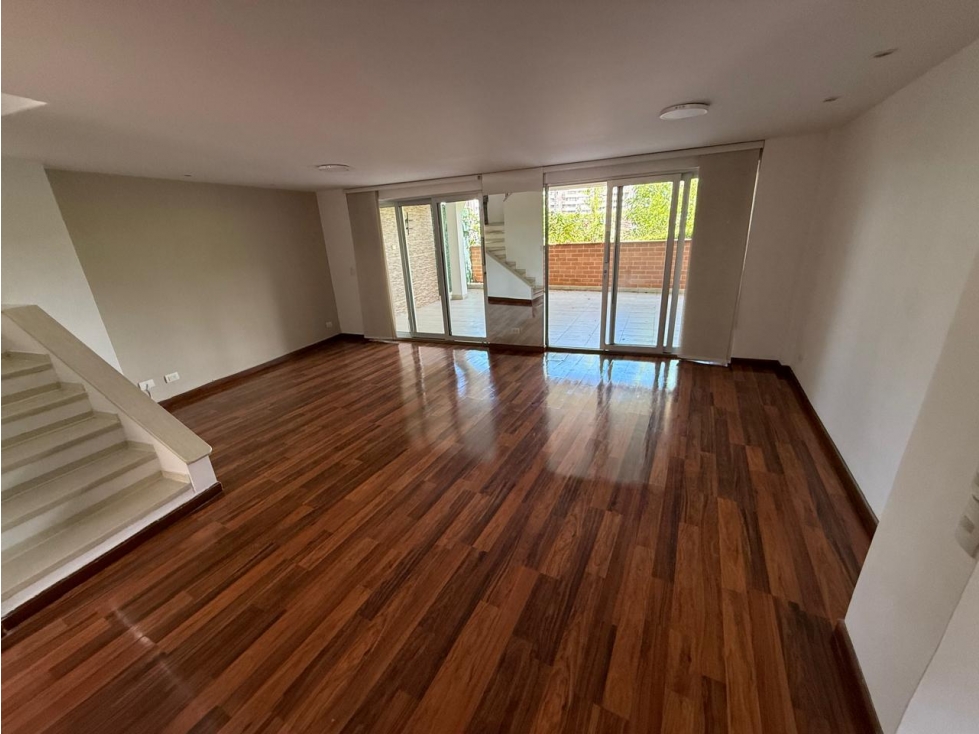Casa en renta sector envigado, loma del chocho