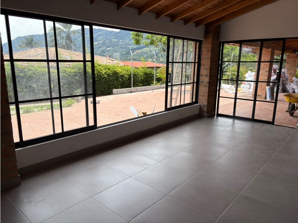 Casa en renta de 220 mt parcelación en envigado