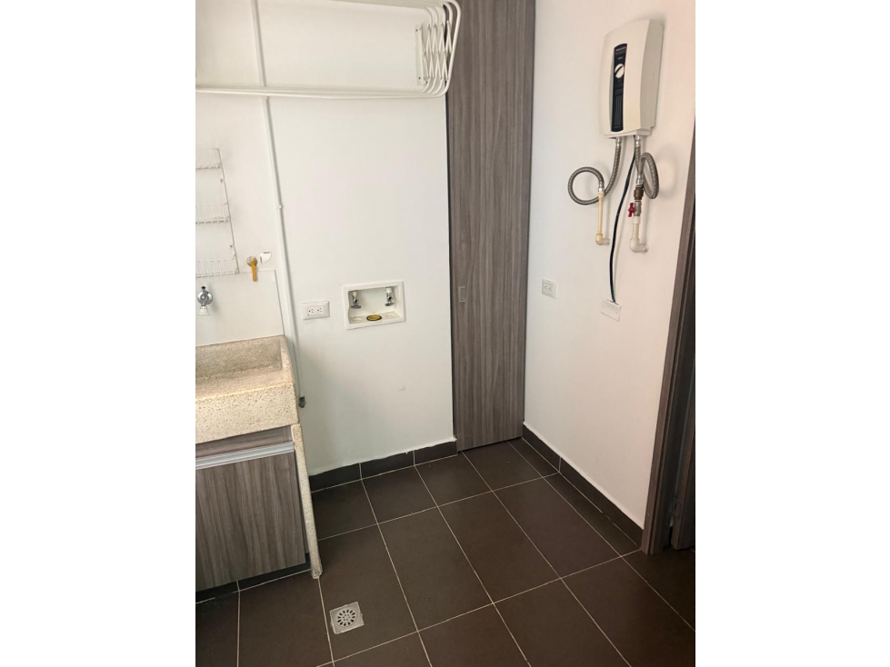 Apartamento en renta sector envigado loma de las brujas — foto 4